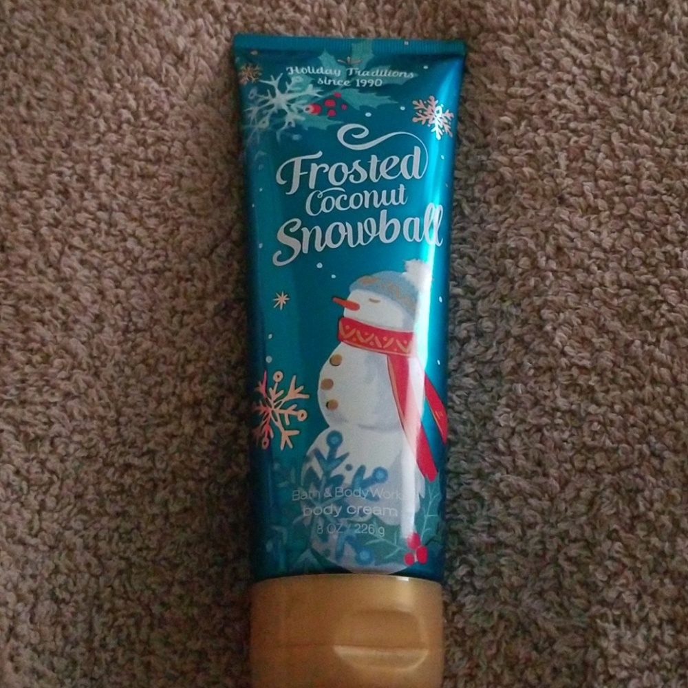 Bath & Body Works Frosted Coconut Snowball